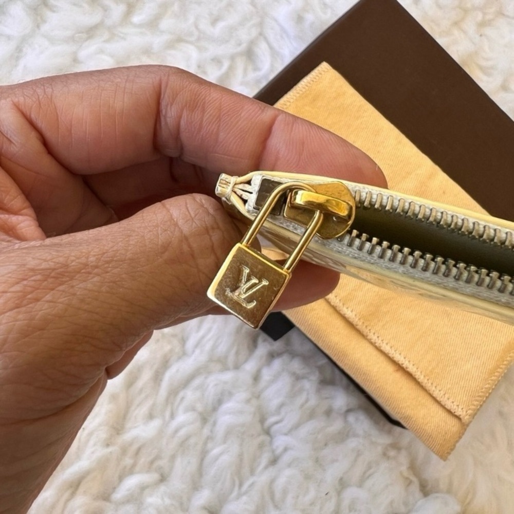 Louis Vuitton Cream Vernis Key and Cardholder (CA1006) All Inclusive - Picture 7 of 8